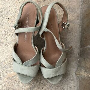Chinese Laundry Mint Colored Velvet Platform Heels  5.5​​​​